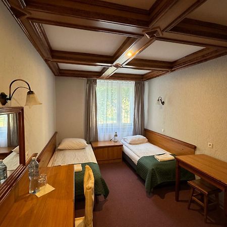 Hotel Victoria Łubowo Exteriör bild